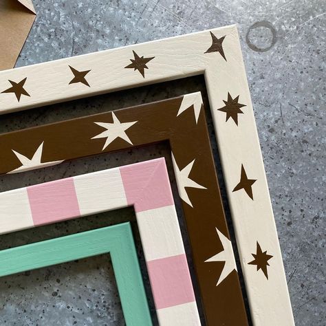 PICTURE PERFECT ….with some exciting shoots planned in the coming weeks , it’s got me researching lots of hand painted products for the home ! Absolutely love these little hand painted frames 🖼️ from @studiosimonelondon , the perfect finishing touch to your favourite piece of art 🍒🍭🌈🖌️🖼️ #theforevevercurates #interiorstyle #interiorinspo #colour #art #fashion #madeofmatter #tablescape #oldandnew #creativeplatform #statementpiece #centrepiece #extrodinaryinteriors #memphiscolours #dunelm #... Anthropologie Home Diy, Decorated Photo Frames, Painted Picture Frames Ideas, Painted Frames Ideas, Painted Cork Board Ideas, Diy Christmas Picture Frames, Painted Picture Frames Diy, Picture Frame Aesthetic, Colourful Frames