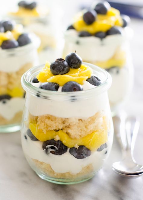 Individual Lemon Blueberry Trifles Use paleo cake, coconut whipped cream, & paleo lemon curd Lemon Blueberry Trifle, Lemon Trifle, Work Treats, Blueberry Trifle, Trifle Cake, Trifle Recipes, Christmas Trifle, Desserts Summer, Berry Trifle