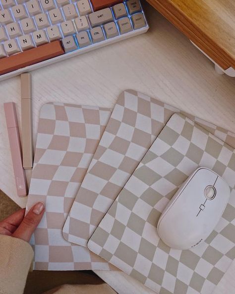 Yuli Kizler | Studygram on Instagram: "Have anyone else’s stuff been overtaken by checkered design?! I feel like it’s middle school again 😭🥲 I am so excited to share these cute checkered mouse pads. As you can see, I am collecting all the colors 😍 linked in my bio for $12 on my Etsy 💗 I added blue and yellow for those of you who asked if I could add more colors 🥰 #studygram #studymotivation #studywithme #studynotes #desksetup #deskdecor #deskgoals #deskspace #deskinspiration #desktop #deski Mousepad Design Ideas, Mouse Pad Ideas, Mouse Pad Design Ideas, Mousepad Design, Mouse Pad Aesthetic, Aesthetic Mouse Pad, Aesthetic Office, Office Aesthetic, Desk Plants