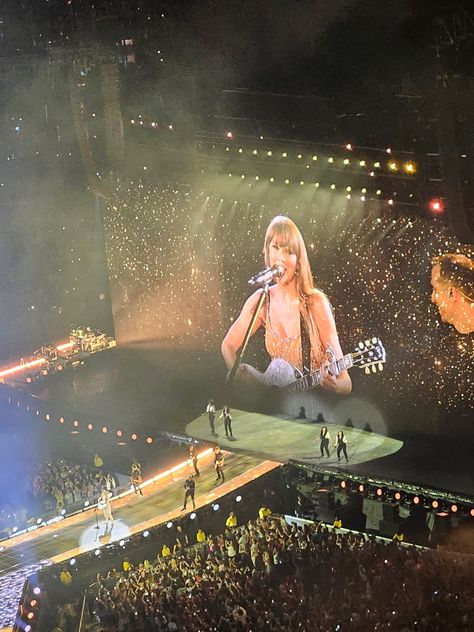 Eras Tour Houston, Taylor Version, Aesthetic Era, Nate Archibald, Dream Bedroom Inspiration, Swift Tour, Concert Aesthetic, Taylor Swift The Eras Tour, Taylor Swift Concert