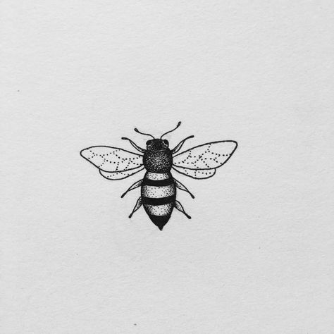 Small Tattoos On Dark Skin, Bee Finger Tattoo, Tattoo Bee, Queen Bee Tattoo, Small Bee Tattoo, Heart Tat, Honeycomb Tattoo, Daffodil Tattoo, Minimal Tattoos