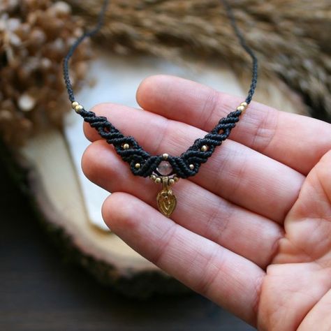 Jana | Janamee on Instagram: "⧼ Necklace JULE ⧽ It has been one week since I released the new collection of handmade macrame jewelry. This necklace is just one of many new items. Thank you so much for everyone who has already purchased one of my creations. With each time you buy from a small business selling handmade items you can be sure to make leap for joy! Every time I see that I have a new order I get really excited and curious which piece has found a new home. Thank you all for supporting Diy Macrame Necklace Tutorial, Macrame Necklace Tutorial, Micromacrame Necklace, Diy Macrame Necklace, Macrame Collar, Collar Macrame, Macrame Jewelry Tutorial, Macrame Colar, Pebble Jewelry