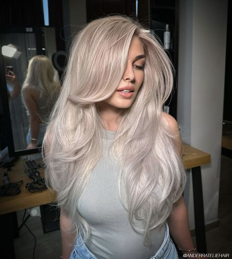 Balanced, blonde, and beige-y — Linen Blonde is summer’s answer to cool blonde. Blonde Blowout, White Blonde Hair Color, Eyebrow Trends, Perfect Blonde Hair, Icy Blonde Hair, White Blonde Hair, Latest Short Haircuts, Twist Ponytail, Cool Blonde