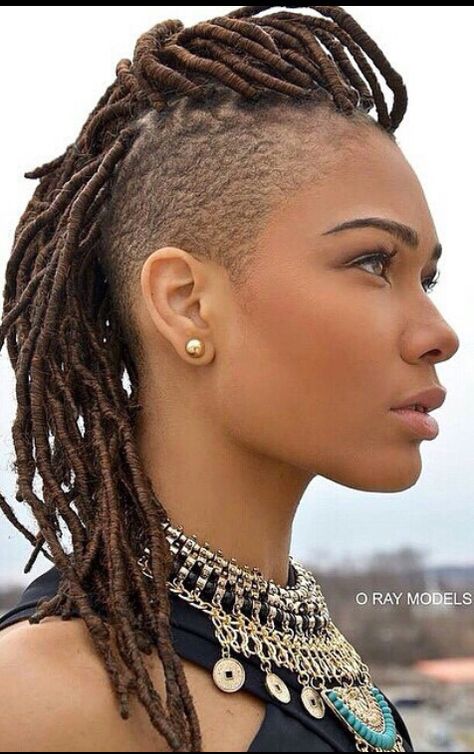 Mohawk Braids With Shaved Sides, Shaved Side Hairstyles, Side Hairstyles, Mohawk Hairstyles, Pelo Afro, Hair 2018, Shaved Sides, Dreadlock Hairstyles, Locs Hairstyles