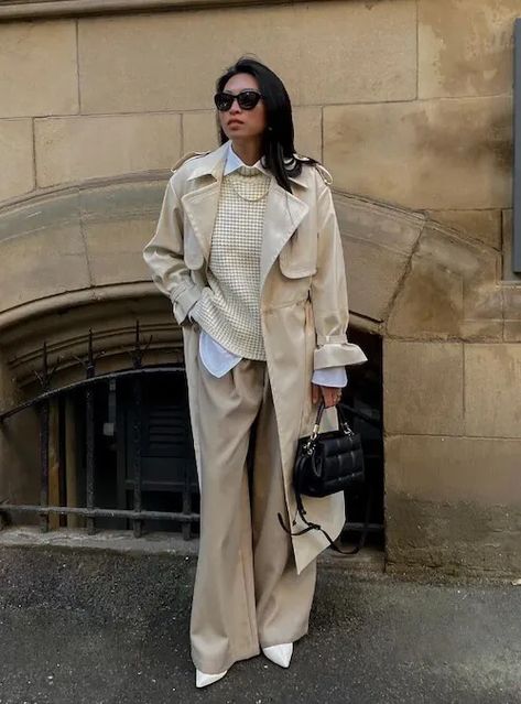 Monochromatic Outfit Aesthetic, Monochromatic Outfit Neutral, Neutral Monochromatic Outfit, Trench Coat Outfit Ideas, Coat Outfit Ideas, Rainy Day Outfits, Cozy Rainy Day, Street Style Fall Outfits, Trench Coat Outfit