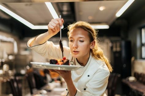 Female chef carefully pouring sauce over... | Free Photo #Freepik #freephoto #food #woman #kitchen #chef Chef Pictures, Cooking Photography, How To Make Dough, Female Chef, Cooking Dishes, Chef Inspiration, Personal Chef, Seasonal Ingredients, Chef Life