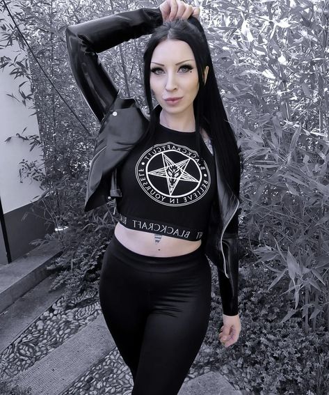 Metal Girl Outfit, Metalhead Fashion, Metalhead Girl, Black Metal Girl, Female Clothes Outfits, Gothic Women, Metal Chicks, Leather Dress Women, You Are Stronger