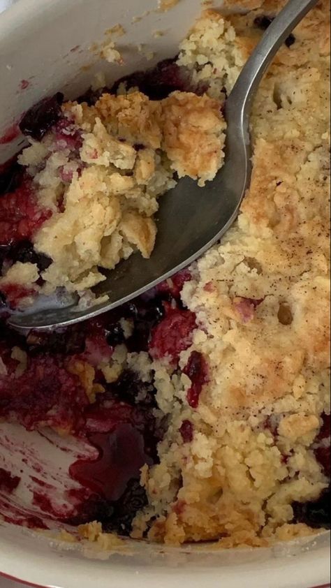 Aesthetic Baking, Dessert Aesthetic, Berry Cobbler, Think Food, British Food, Food Is Fuel, Baking Ideas, Minimalist Aesthetic, Pretty Food