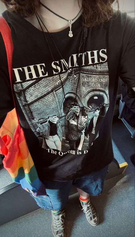 The Smiths T Shirt Outfit, I Love The Smiths, The Smiths T Shirt, Outfit Oversize, Oversized Tees, College Fits, The Smiths, Aesthetic Fits, Tshirt Outfits