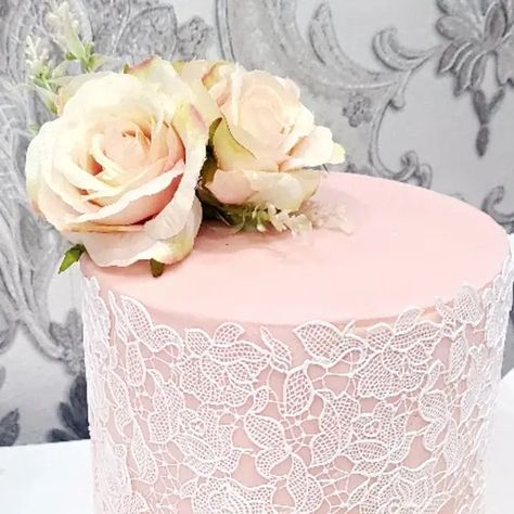 Cake lace Lace Birthday Cake, Edible Lace Cake Design, Lace Cake, Edible Lace, Cake Lace, Celebration Cakes, Wedding Cakes, Food Photography, Birthday Cake