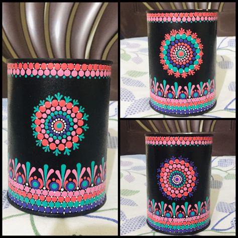 Dot Mandala Art On Pot, Flower Pot Mandala Art Drawing, Painted Coffee Mugs, Easy Mandala Drawing, Cold Porcelain Flowers, Coaster Art, Painted Pots Diy, Boho Painting, Diy Glass Bottle Crafts