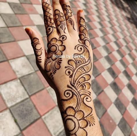 Mahndi Desain Arabic, Black Mehndi Designs Arabic, Mahndi Desain Simple, Medhini Designs, Black Mehndi Designs, Black Mehndi, Simple Arabic Mehndi, Simple Arabic Mehndi Designs, Mehndi Designs For Kids