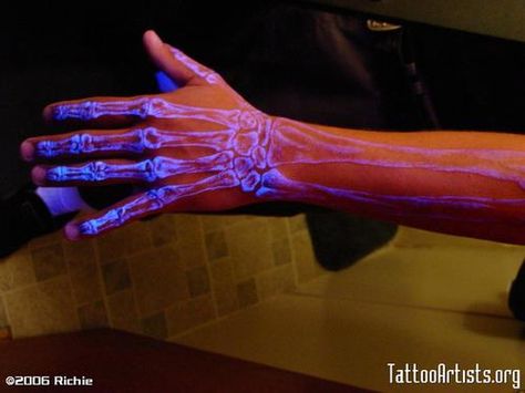 SO RAD. WANT. Best 3d Tattoos, Black Light Tattoo, Tatoo 3d, Violet Tattoo, Tattoo White, Unusual Tattoo, Uv Tattoo, Light Tattoo, White Ink Tattoo