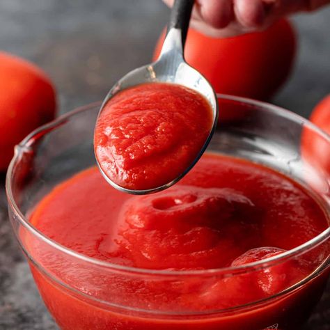 What is passata? Often referred to as tomato purée, passata is puréed and strained tomatoes. It adds a punch of flavor to sauces and more! Velveting Chicken, Different Chicken Recipes, Mediterranean Flatbread, Tomato Paste Recipe, Stir Fry Ingredients, Pizza Sauce Homemade, How To Peel Tomatoes, Brown Sauce, Food Substitutions