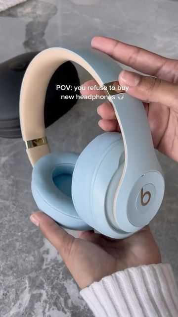 Beats Over Ear Headphones, Luxinsly Headphones, Beats Outfit Headphone, Good Cheap Headphones, Silver Beats Headphones Outfit, Beats By Dre Headphones Aesthetic, Running With Headphones, Headphones Aesthetic Beats, Beats Studio 3 Outfit