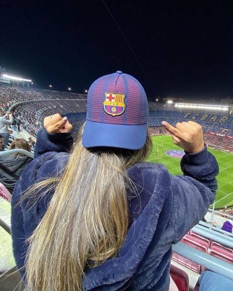 Wags Soccer, Barcelona Game, Soccer Girlfriend, Barcelona Aesthetic, Football Girlfriend, Footballers Wives, Football Wags, Flipagram Instagram, Barcelona Football