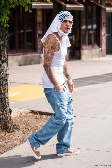 Justin Bieber Intentions, Belly Dancing Workout, Stylish Mens Outfits, Canvas Sneakers, Baggy Jeans, Belly Dance, Justin Bieber, Jeans Style, York City