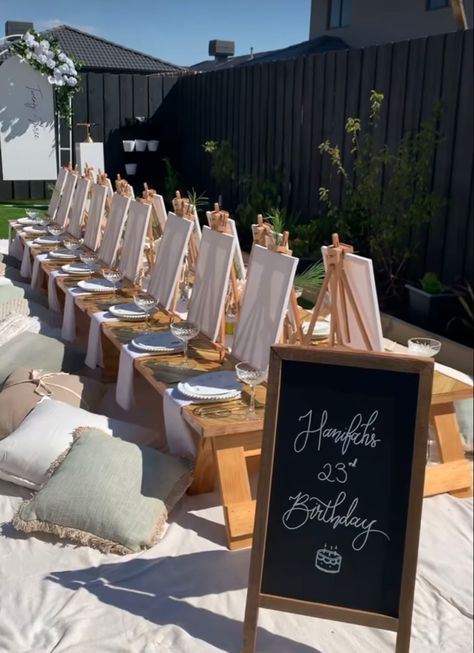 Boho Brunch Birthday Party, Party Painting Aesthetic, Paint Party Table Set Up, Painting Picnic Table Ideas, Sip And Paint Picnic Setup Ideas, Paint And Sip Decoration Ideas, Paint And Sip Set Up, Paint And Sip Set Up Ideas, Sip And Paint Food Ideas