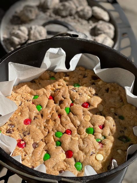 Make a Giant Christmas Cookie in a Dutch Oven - Amateur Camper Dutch Oven Cookie Recipe, Christmas Camping Food, Dutch Oven Desserts, Outdoor Recipes, Chocolate Chip Cookie Brownies, Campfire Recipes, Camping Desserts, Chocolate Chip Cookie Mix, Camp Food