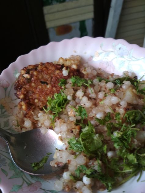 [homemade] sabu dana khichdi and vada Sabu Dana Vada Recipe, Vada Recipe, Food Images, Food Snapchat, The Hub, Snapchat, Quick Saves