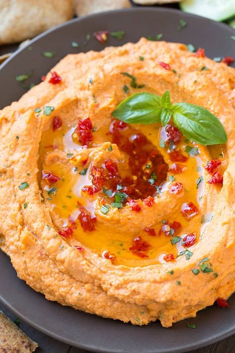 Sun Dried Tomato Hummus, Basil Hummus, Tomato Hummus, Arabisk Mad, Hummus Recipe Homemade, Buffalo Chicken Dip, Hummus Recipe, Cooking Classy, Tomato Basil