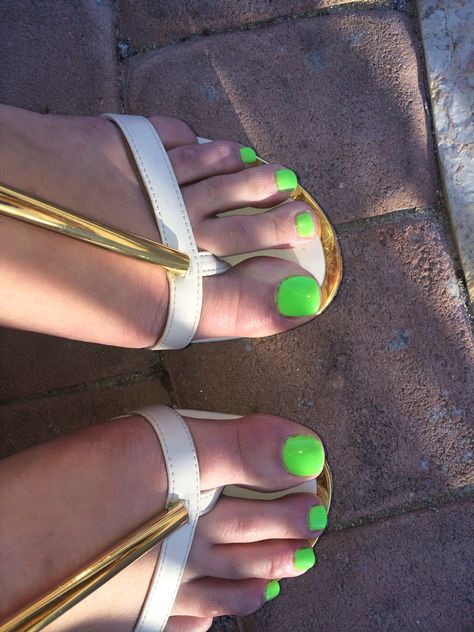 Lime Green Nails on Toes Lime Green Pedicure, Lime Green Toe Nails, Nails On Toes, Male Polish, Green Toes, Toenail Colors, Green Toe Nails, Green Mani, Lime Green Nails