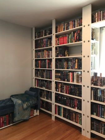 Homemade Bookshelves, Diy Bookshelf Wall, Cheap Bookcase, Cheap Bookshelves, Bookcase Plans, Floor To Ceiling Bookshelves, Homemade Books, Bookshelves In Bedroom, Wooden Bookshelf