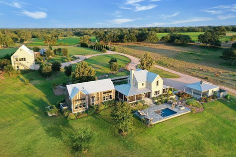 $4.3 Million Rural Estate 90 Minutes From Austin, Texas, Finds a Buyer in Two Days - Mansion Global Modern Beach Homes, Round Top Texas, Three Car Garage, Garage Apartments, Stone Walkway, Utility Buildings, Texas Real Estate, Property Marketing, Screened In Porch