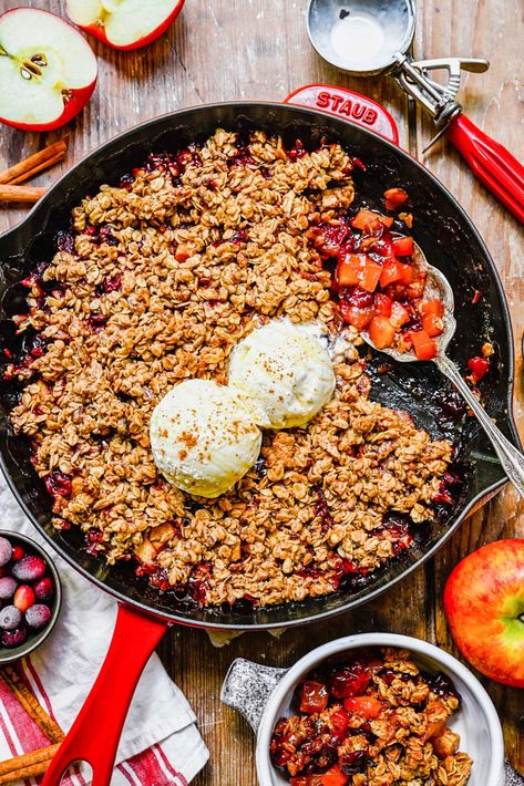 Sweet apples and tart cranberries are topped with a buttery crumble. Make this Apple Cranberry Crisp for your holiday dessert table. Apple Cranberry Dessert, Cranberry Crumble Recipe, Apple Cranberry Crisp Recipe, Cranberry Crisp, Apple Cranberry Crisp, Holiday Dessert Table, Apple Crisp Topping, Best Apple Crisp Recipe, Fall Eats