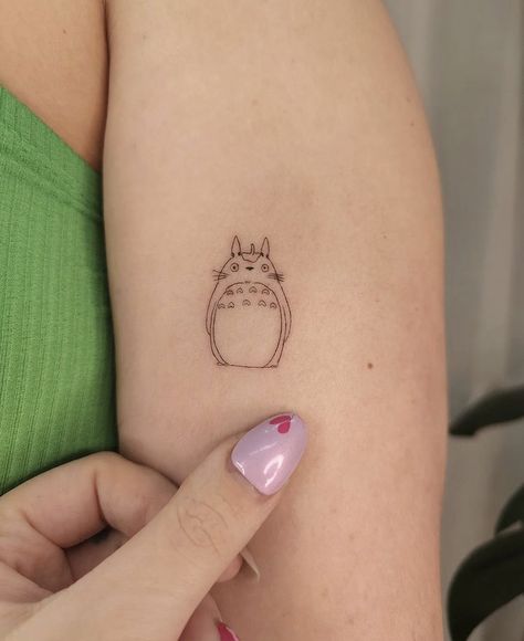 Simple Totoro Tattoo, Tiny Totoro Tattoo, Gibli Studio Tattoo Minimalist, Fine Line Ghibli Tattoo, Tiny Studio Ghibli Tattoo, Studio Ghibli Fine Line Tattoo, Tiny Ghibli Tattoo, Unique Flower Tattoos For Women, Kikis Delivery Service Tattoo Minimalist