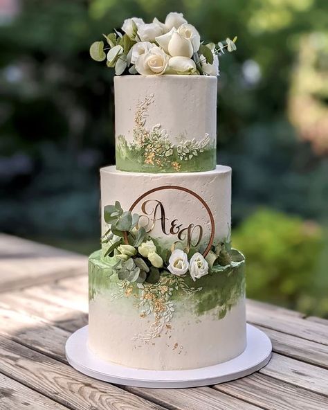 Wedding Cake Emerald Green, Perfect Wedding Cake, Olive Green Weddings, Green Wedding Cake, Boho Wedding Cake, 3 Tier Wedding Cakes, Green Cake, Green Themed Wedding, Dream Wedding Cake