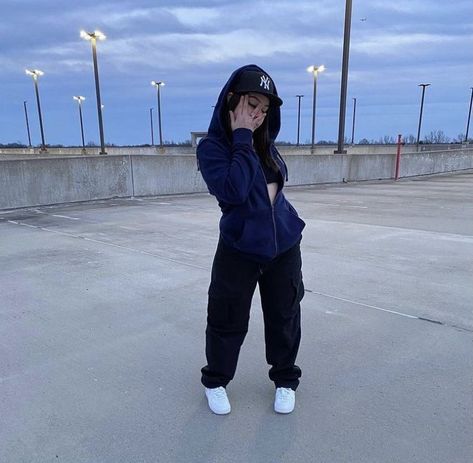 Bummy Outfit Ideas, Binnie Hat Outfits, Pro Club Outfits Girl, Latina Outfits Casual, Baddie School Outfits, Fitted Cap Outfit, Star Coquette, Drip Outfits Women, Fitted Hat Outfit