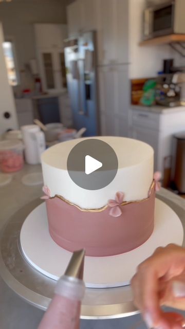 Plain Birthday Cakes Simple, Womens Bday Cake Ideas, Classic Cake Designs Birthday, Ladies Birthday Cake Ideas, Rose Gold Cake Ideas Birthday, Birthday Cake 50th Women, Simple Pink Birthday Cake, Mauve Cake, Pink Rosette Cake