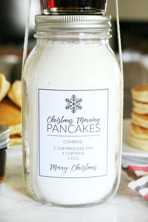 Pancakes In A Jar, Pancake Mix In A Jar, Mason Jar Gifts Recipes, Mason Jar Gift Ideas, Christmas Jar Gifts, Christmas Pancakes, Morning Pancakes, Mason Jar Christmas Gifts, Mason Jar Cookies