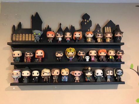 Funko Pop Display Ideas, Harry Potter Display, Harry Potter Bedroom Decor, Harry Potter Dolls, Funko Pop Display, Magical Castle, Harry Potter Merch, Harry Potter Room Decor, Storing Toys