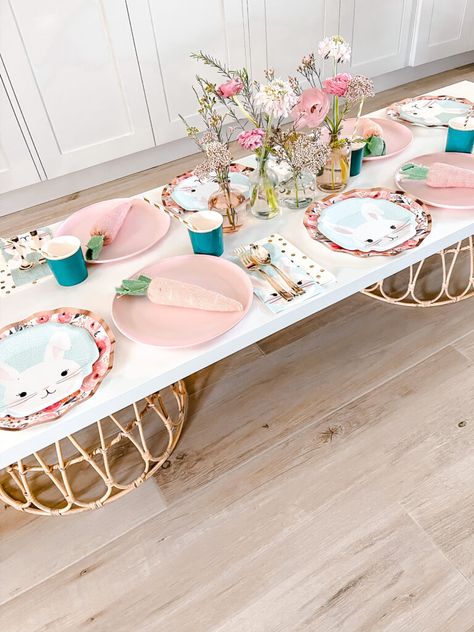 Diy Tables For Party, Diy Picnic Party Ideas, Diy Garden Party Table, Kids Table Party Ideas, Kids Table For Party, Diy Tea Table Ideas, Toddler Party Table, Ikea Boho Table, Picnic Diy Ideas