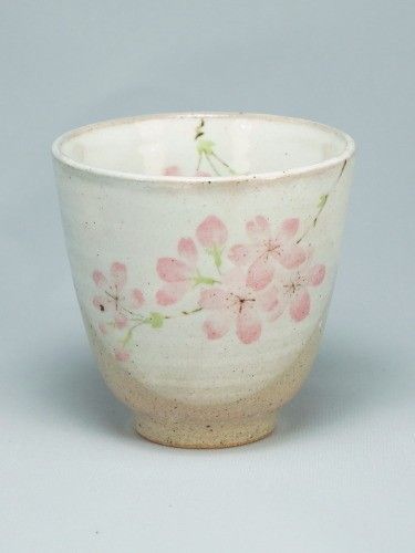 Sakura Tea, Ceramic Cafe, Color Me Mine, Cute Engagement Rings, Flower Therapy, Japanese Flowers, Ceramics Pottery Art, Arte Inspo, Japanese Pottery