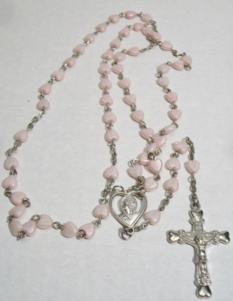 Jesus Aesthetic Pictures, Pink Rosary, Light Pink Heart, Prayer Catholic, End It, Jewelry Accessories Ideas, Pink Girly Things, Rosary Beads, Girly Jewelry