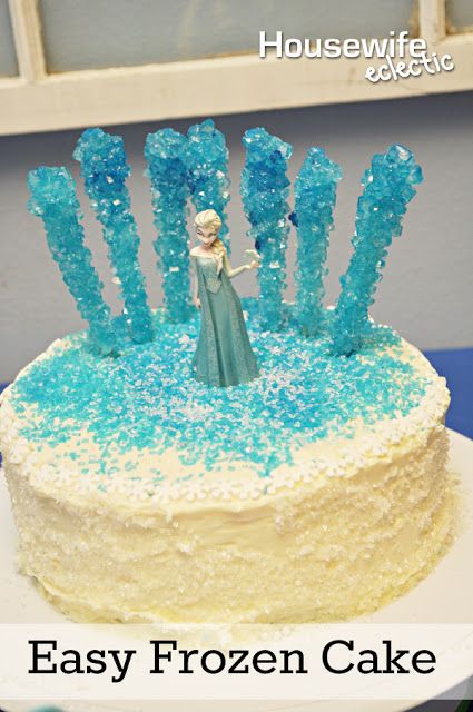 Housewife Eclectic: Easy Frozen Cake. How to make a simple Elsa cake that your child will love! Easy Frozen Cake, Elsa Birthday Cake, Winter Torte, Elsa Cakes, Diy Birthday Cake, Frozen Birthday Cake, Elsa Birthday, Frozen Princess, Frozen Cake