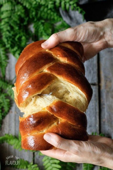 How to Make Easy Challah Bread: get the recipe for this soft, sweet bread made with honey and olive oil. It’s surprisingly simple to braid the 5 strands of challah dough into a stunning centerpiece for an Easter brunch or Jewish Sabbath meal! | www.savortheflavour.com #challah #braids #bread #easter #recipe One Bowl Bread Recipe, Easy Sunday Desserts, Chala Bread Recipe, Best Challah Bread Recipe, Yeast Sweet Bread Recipes, Sabbath Dinner Ideas, Brunch Bread Recipes, Sabbath Meal Ideas, Sabbath Bread