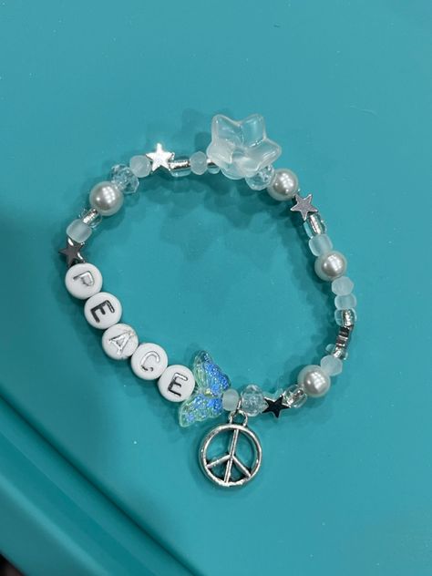 Braclet of peace by tay swift Bracelet Taylor Swift, Peace Bracelet, Friendship Bracelets, Taylor Swift, Swift, Bracelet