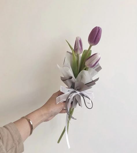 Single Flower Bouquet, Diy Bouquet Wrap, Luxury Flower Bouquets, Flower Bouquet Diy, Flower Box Gift, Boquette Flowers, Flower Business, Blackpink Twice, Flowers Bouquet Gift