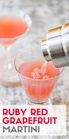 Grapefruit Cocktail Recipes, Grapefruit Martini, Tonic Cocktails, Grapefruit Vodka, Cocktail Gin, Grapefruit Cocktail, Ruby Red Grapefruit, Martini Bar, Vodka Martini