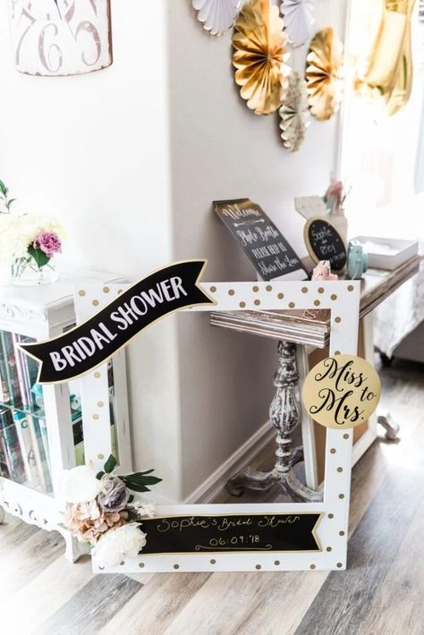 Bridal Shower Frame Prop, Bridal Shower Photo Frame Diy, Wedding Shower Photo Booth, Bridal Shower Selfie Station, Photobooth Frame Ideas, Photo Booth Ideas For Parties, Bridal Shower Photo Frame, Backyard Bridal Shower Ideas, Diy Photo Booth Frame