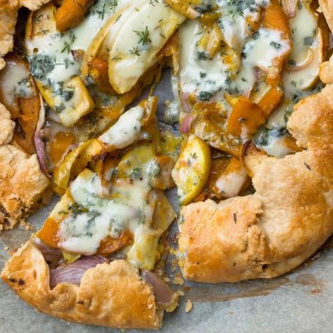 Sweet Potato Galette, Roquefort Cheese Recipes, Roquefort Recipes, Sweet Potato Savory, Onion Galette, Apple And Onion, Potato Galette, Sweet Potato Apple, Roquefort Cheese