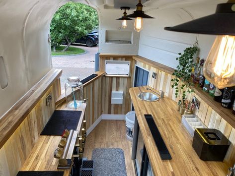 Horsebox Bar Interior, Horsebox Interior Ideas, Horse Box Bar, Cafe Cruiser, Horsebox Conversion, Metals Project, Beverage Trailer, Craft Trailer, Traveling Bar