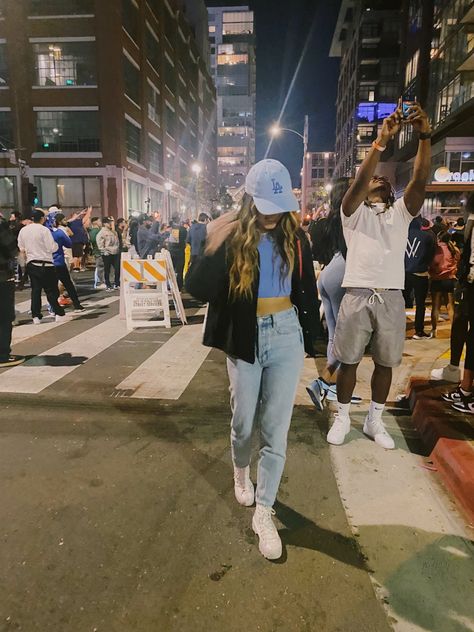 Outfit • fit ideas • Los Angeles • blue fit • converse • hat • high waisted jeans Light Blue Hat Outfit, Light Blue Converse Outfit, Blue Hat Outfit, Blue Converse Outfit, Converse Hat, Light Blue Converse, Photo Recreation, Light Blue Top, Blue Converse