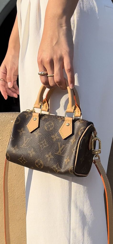 louis vuitton, mejuri, aritzia, vintage Vintage Louis Vuitton Handbags, Louis Vuitton Outfit, Nano Speedy, Sac Louis Vuitton, Luxury Bags Collection, Bag Obsession, Girly Bags, Pack Your Bags, Bags Aesthetic