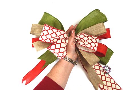 How to Tie Multiple Ribbon Bow Making Bows For Wreaths, Bow Making Tutorials, Diy Wreath Bow, Christmas Bows Diy, Homemade Bows, Make A Bow, Bows Diy Ribbon, Christmas Tree Bows, Bow Tutorial