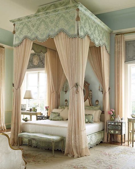 Royal Decor Home, Chateaux Interiors Bedroom, Modern Victorian Guest Room, 1920s Room Aesthetic, 1900s Bedroom, 1920s Room, 1920 Bedroom, Victorian Bedroom Aesthetic, Royal Home Decor